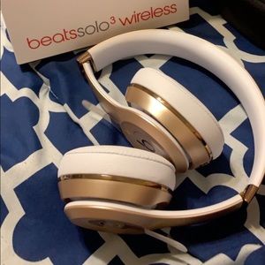Beats Solo3 Wireless headphones- Gold